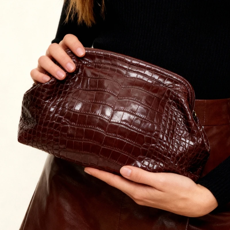 

New Fashion Brown Crocodile-patterned Luxury Clutch Bag for Women 2026 Spring Phone Evening Bag Formal Dresses Bolsa Feminina