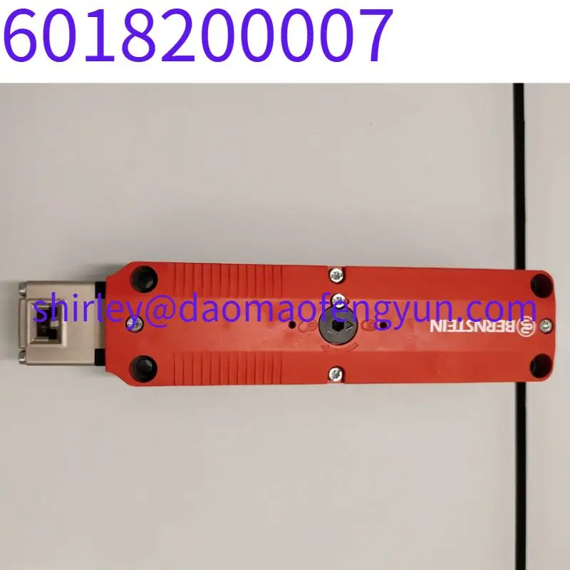 

Совершенно новый оригинальный дверной замок 6018200007 SLC-F-024-20/20-R4