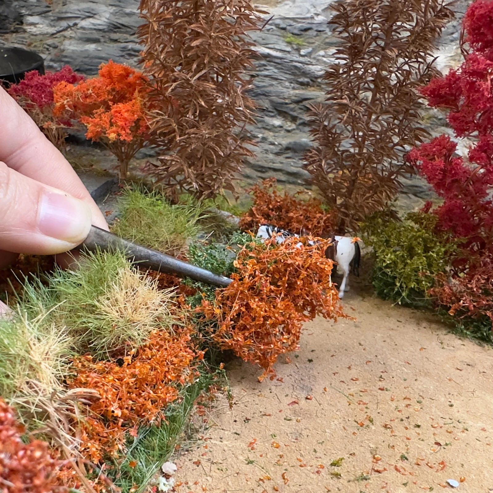 Height 20mm Hand-Tearable Miniature Bushes – Realistic Shrubs for DIY Scenery, Railway Layouts, Wargames & Dioramas (1 Box)