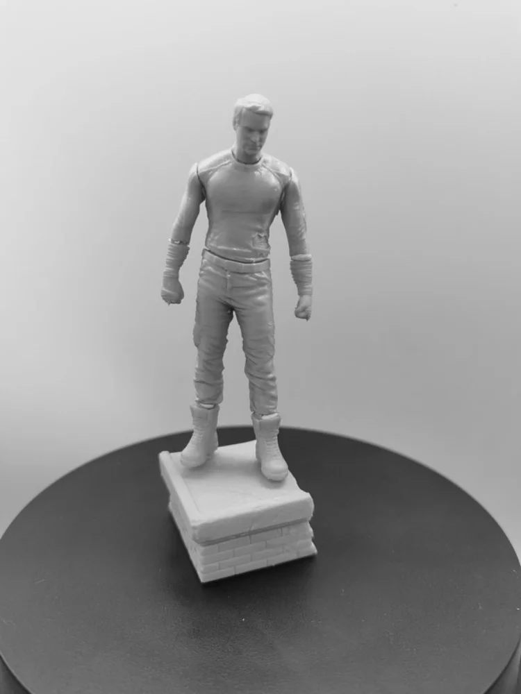 

1/24 Scale Resin Figure The handsome guy injured on the roof Assemble Model Kit Unassembled and Unpainted 3D printing toy
