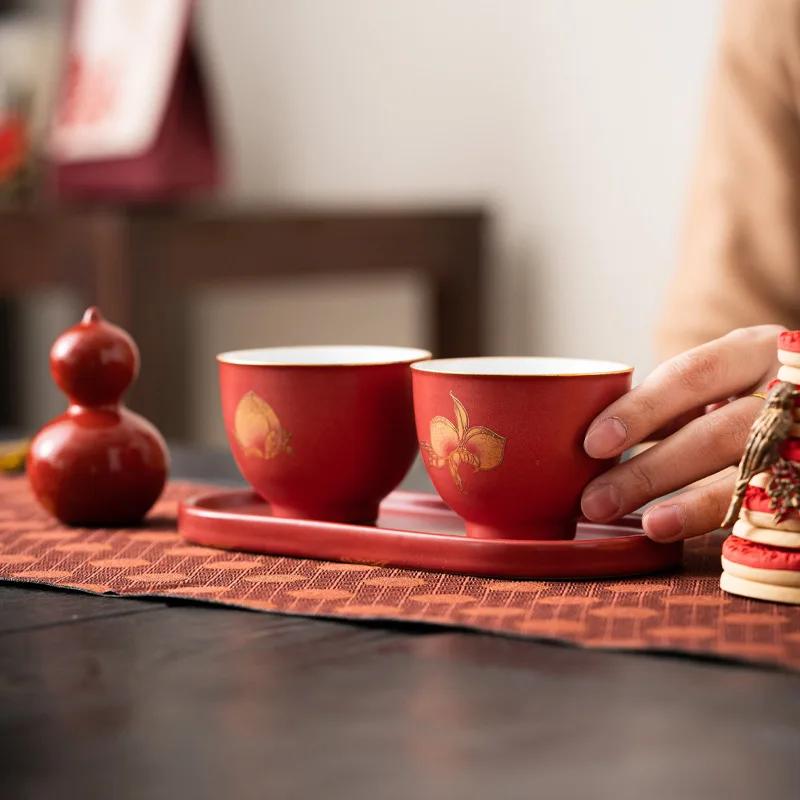 

Hand Gift To The Old Man's Birthday To Celebrate His Birthday To Thank The Gift Of Ceramic Tea Cup To Send Gifts To Elders