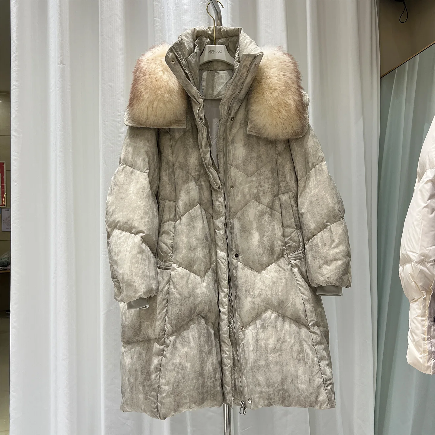 

2026White Duck Down Quilted Jacket Winter Women Loose Thick Fox Fur Collar Down COAT HighQuality Fashion Casual Mid-Length Coat