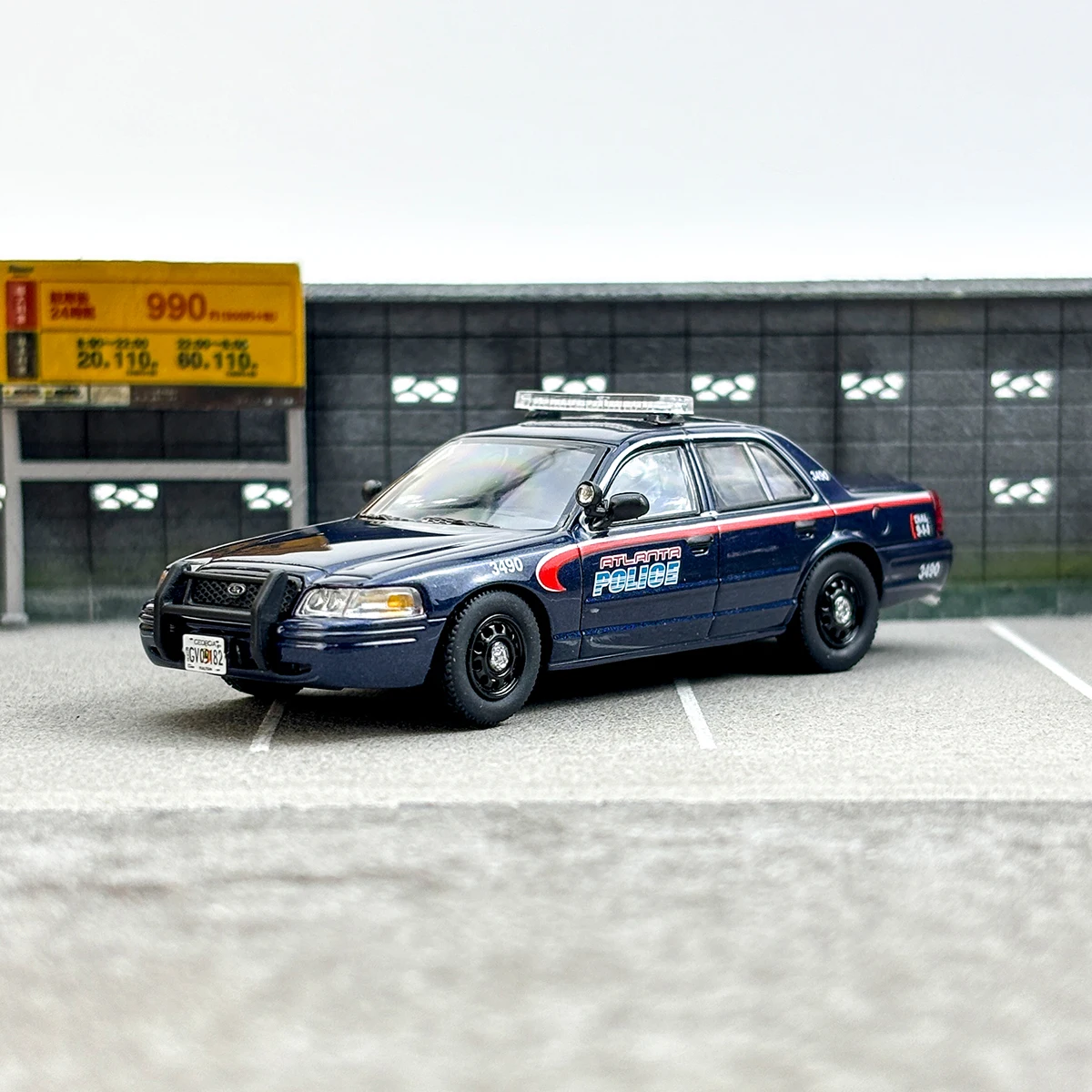 

Diecast Rollin 1:64 Scale Ford CV Blocker Police Car Alloy Car Model Collectible Toy Gift Souvenir Display Ornament