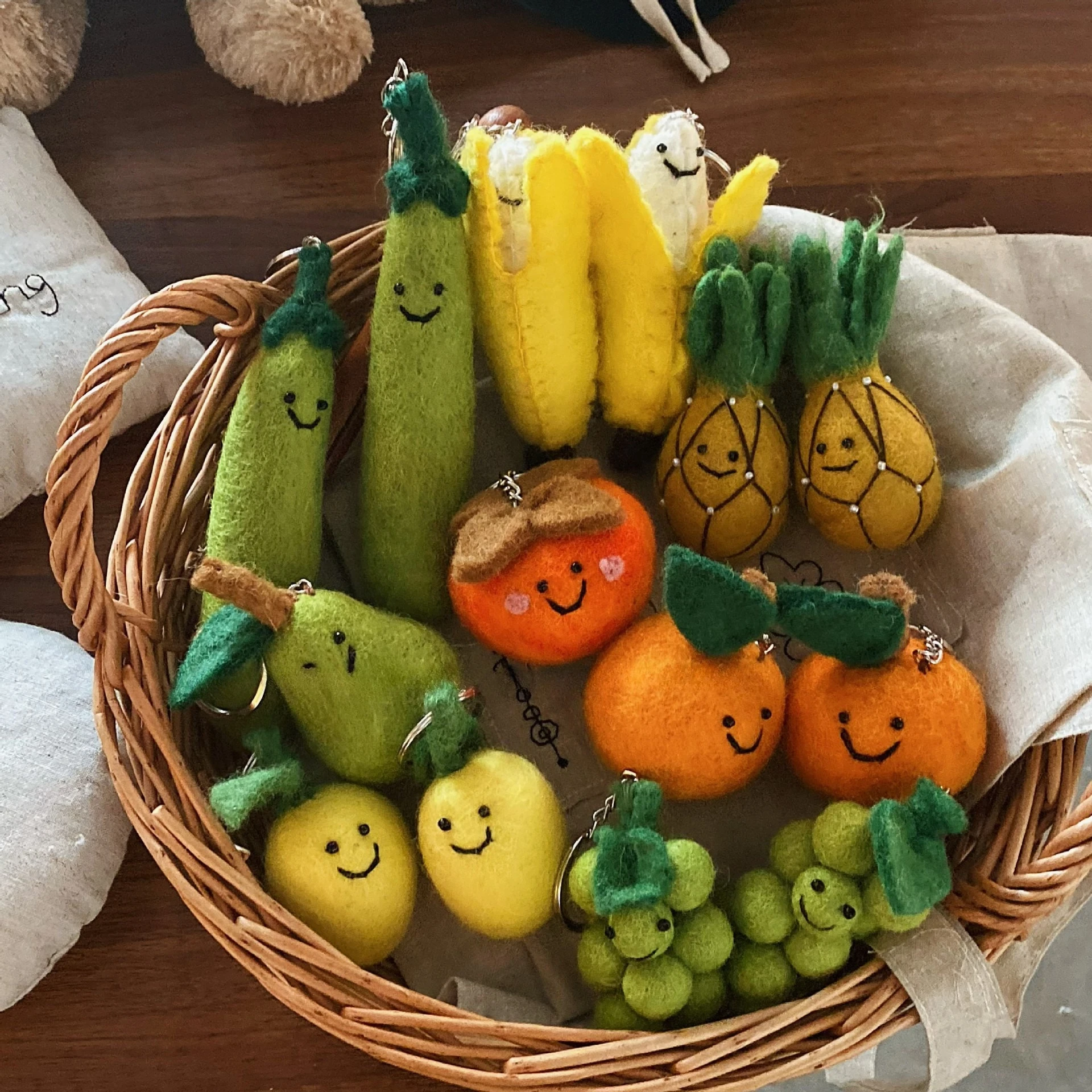 New Autumn and Winter Colorful Wool Felt Vegetable Fruit Pendant Cute and Fashionable Bag Diy Craft Supplies