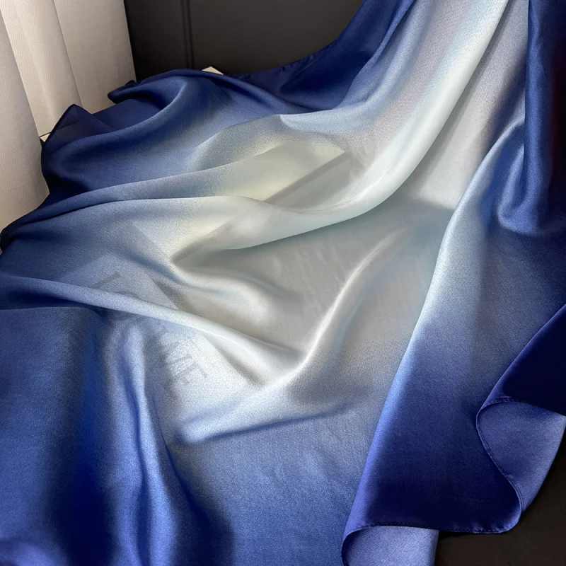 

Роскошный шелковый квадратный платок королевского синего цвета с градиентом, высокого качества, 90x90 см, элегантный шейный платок, который можно носить как верхний аксессуар.