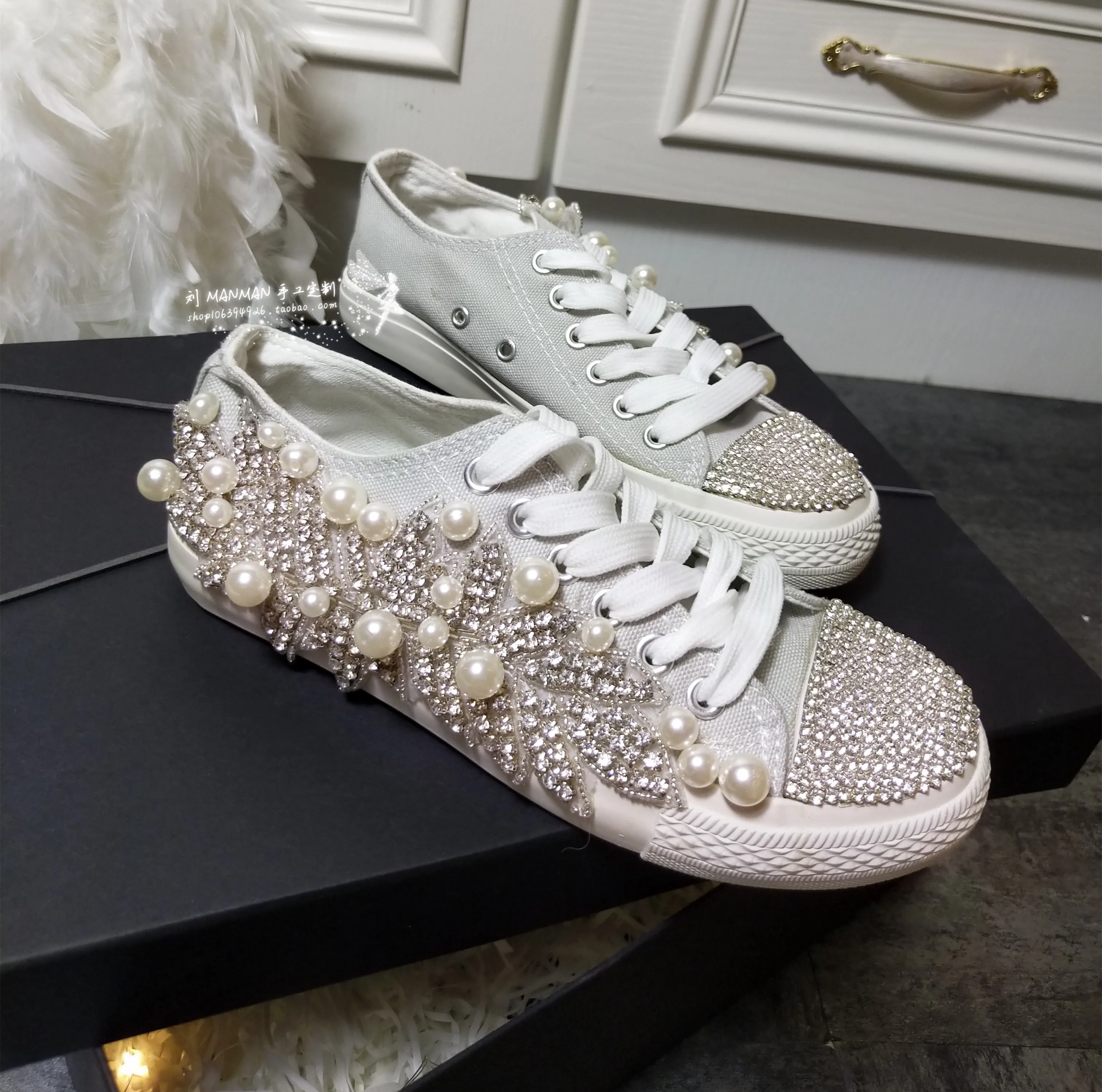 New Diamond-encrusted Canvas Shoes Flat Shoes Pearl Diamond-encrusted Handmade Shoes