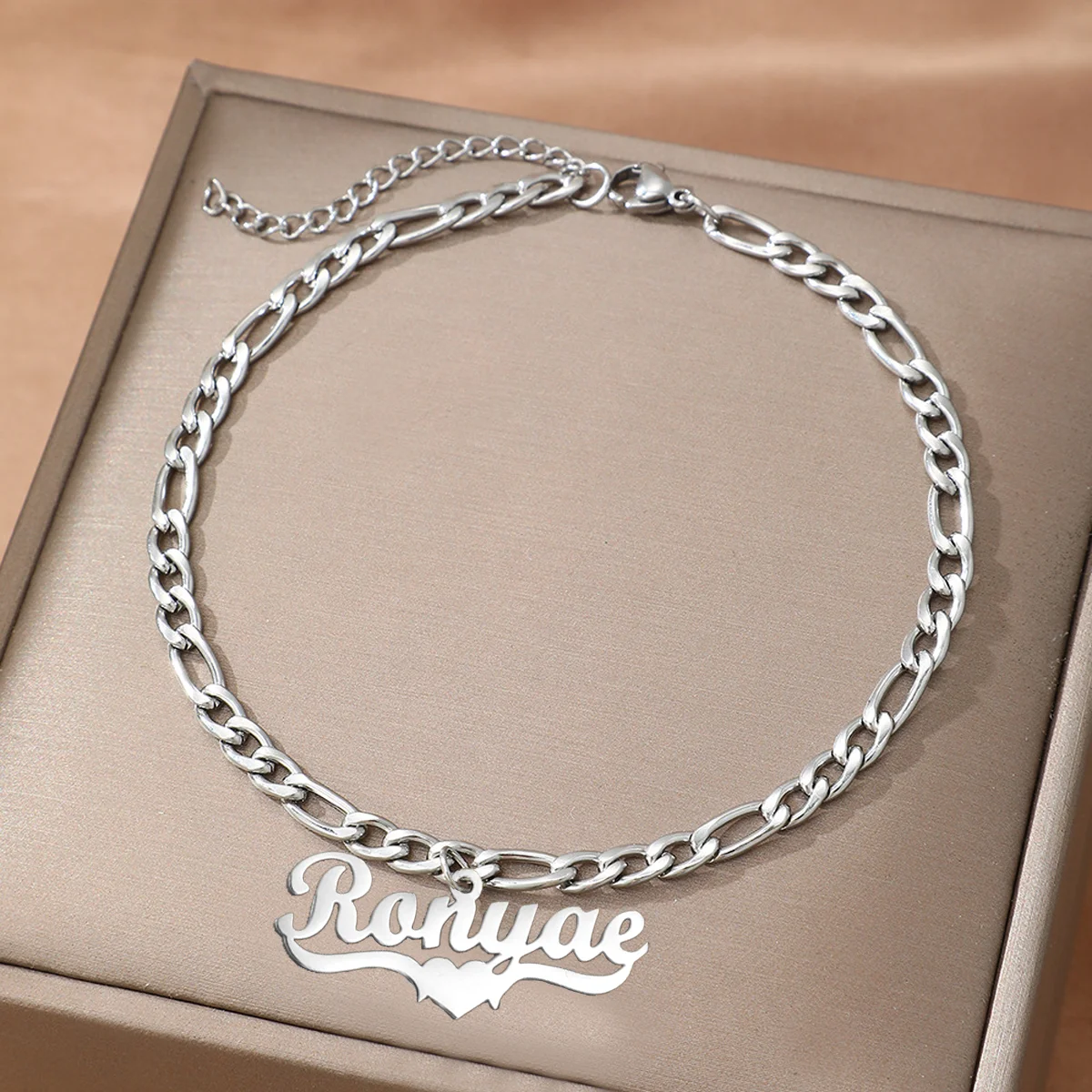 Custom Name Anklet Personalize Love Ribbon Nameplate Pendant Cuban Chain Ankle Bracelet Women Sexy Fashion Figaro Chain Jewelry