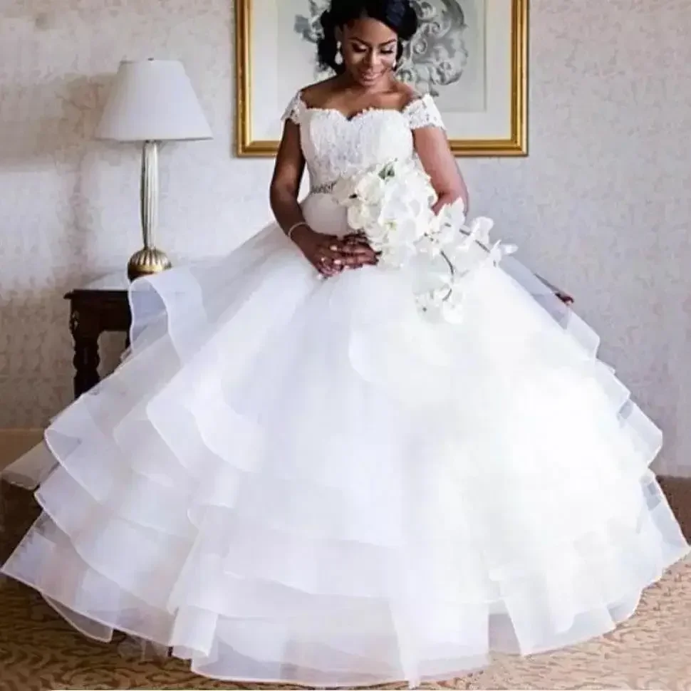 

Customized African Tiered Ruffles Wedding Dresses Puffy Ball Sweetheart Bridal Gowns Lace Appliques Church Ivory Tulle Plus Size