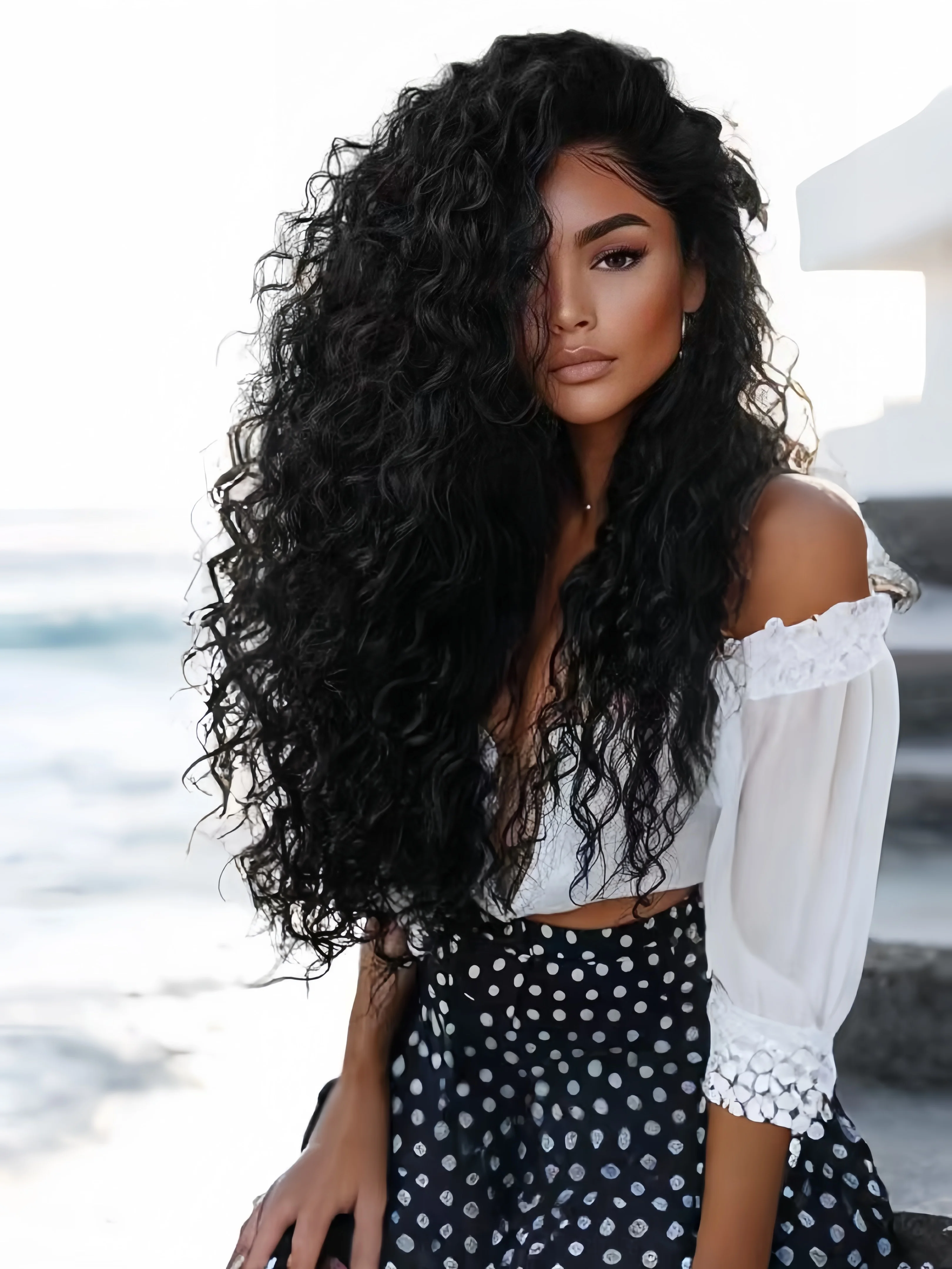 

1B Черный длинный вьющийся парик Синтетический африканский парик 180% Плотность 13x4 HD Кружева Натуральная предварительно отбеленная линия волос Подходит для ежедневного использования