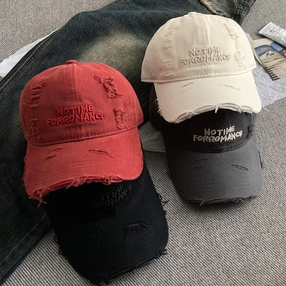 Gorra de béisbol rasgada ajustable con agujeros bordados del alfabeto coreano gorra con visera de algodón lavada gorra de béisbol con letras para adolescentes