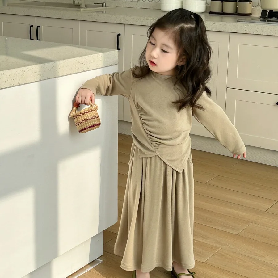 

Костюм для девочек, весенний костюм, новинка 2024, однотонный топ в иностранном Корейском стиле для ленивых, кюлот, комплект из двух предметов, модная одежда