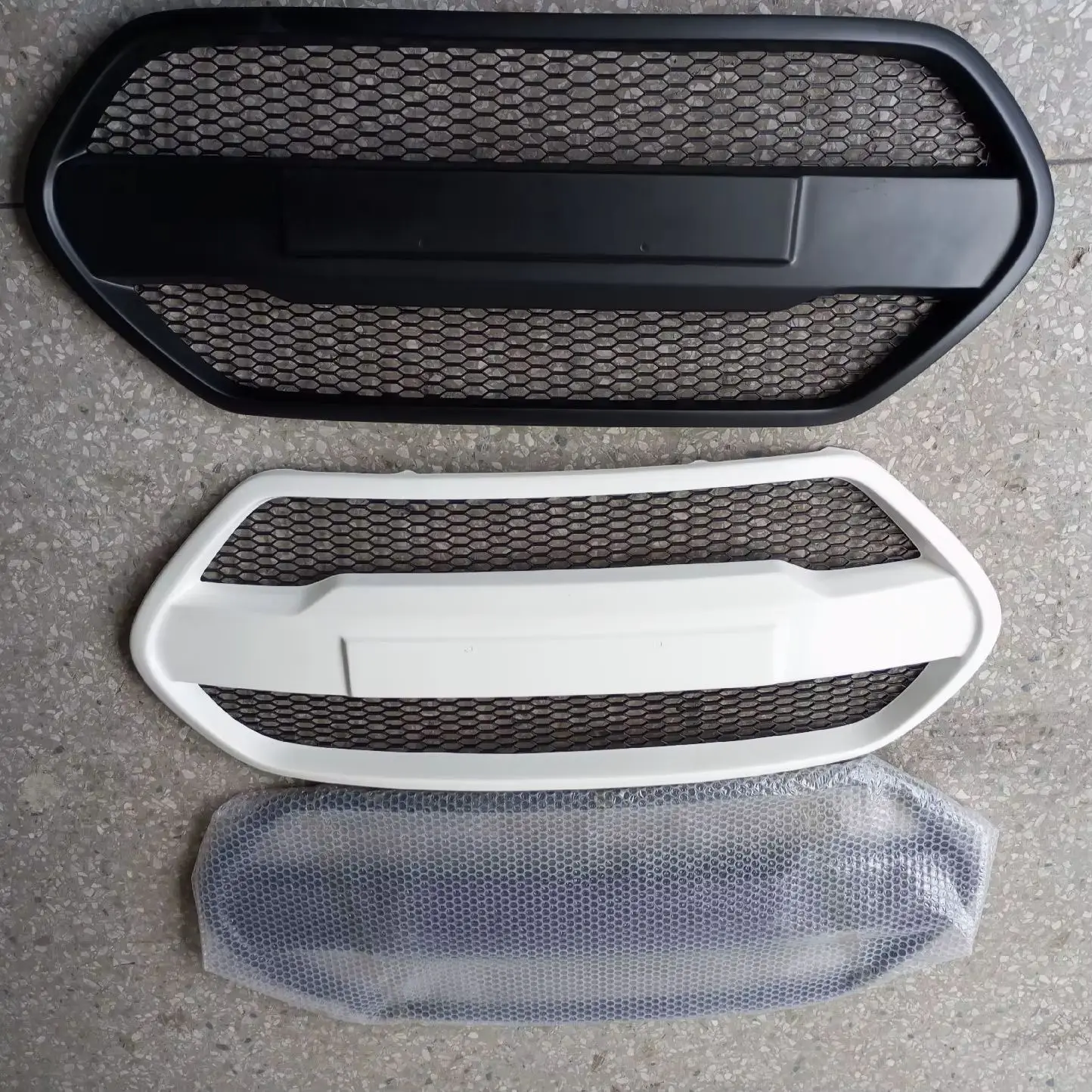 Car Front Bumper Grille for Hyundai Veloster Modified Resin Carbon Fiber Mask Grill Net Radiator Auto Accessories