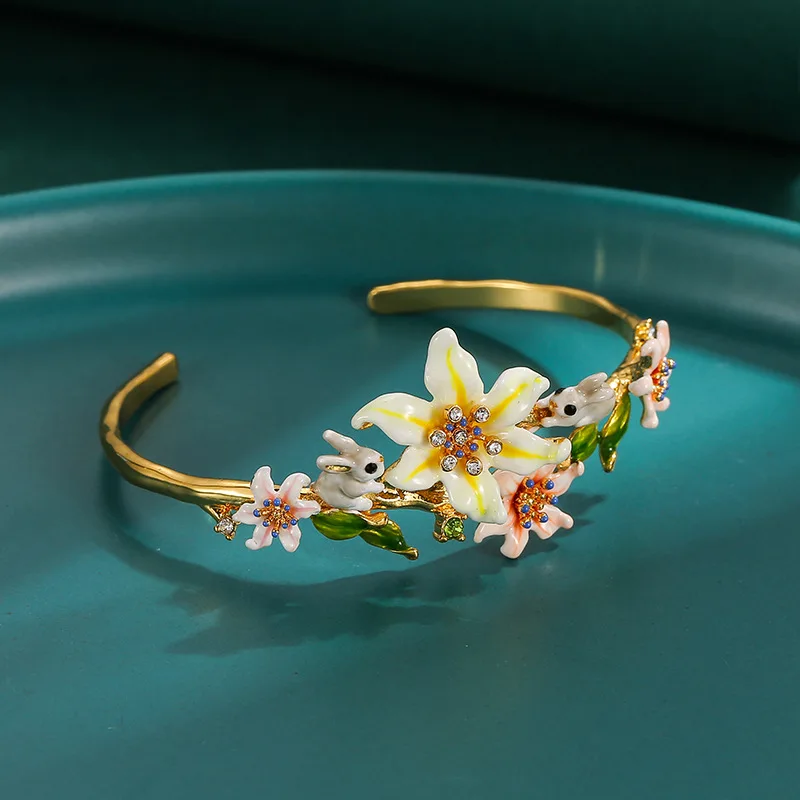 Foreign Trade Jewelry 2024 New Fashion Enamel Glaze Gray Rabbit Gradient Lily Flower Round Earrings For Female Pastoral Style