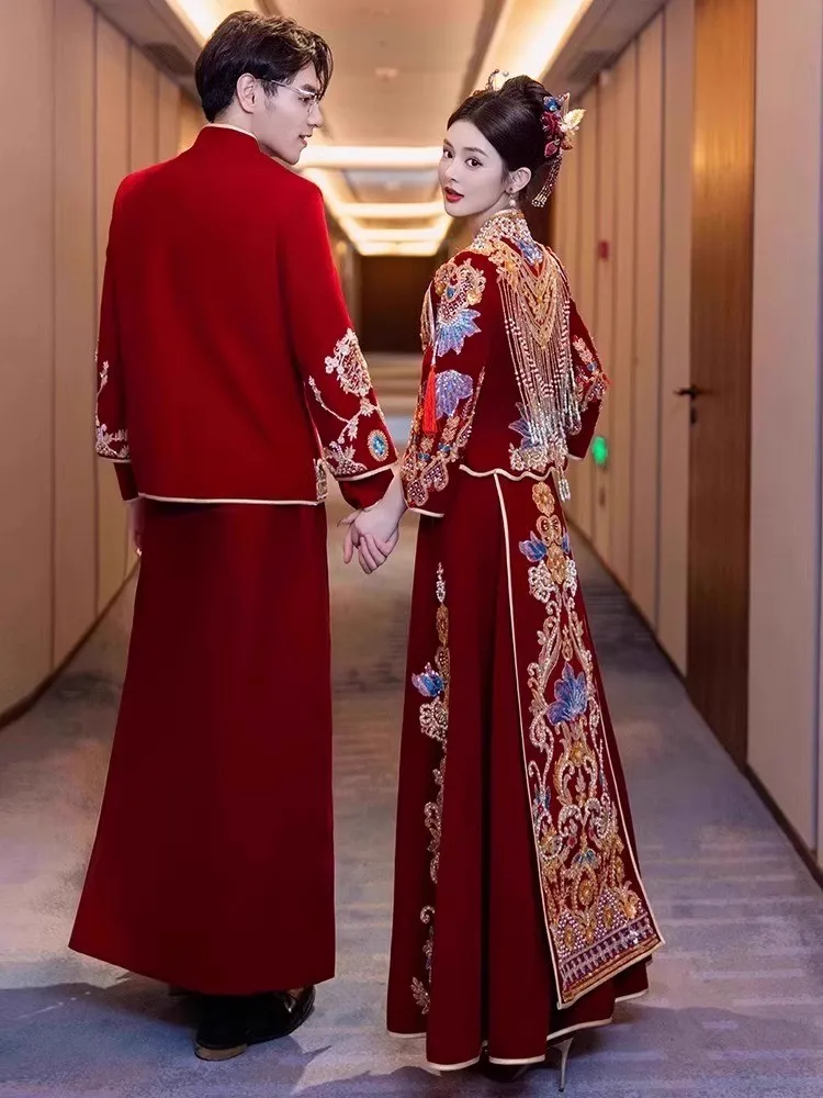 Large-sized plump and oversized collars create a Chinese-style chiffon