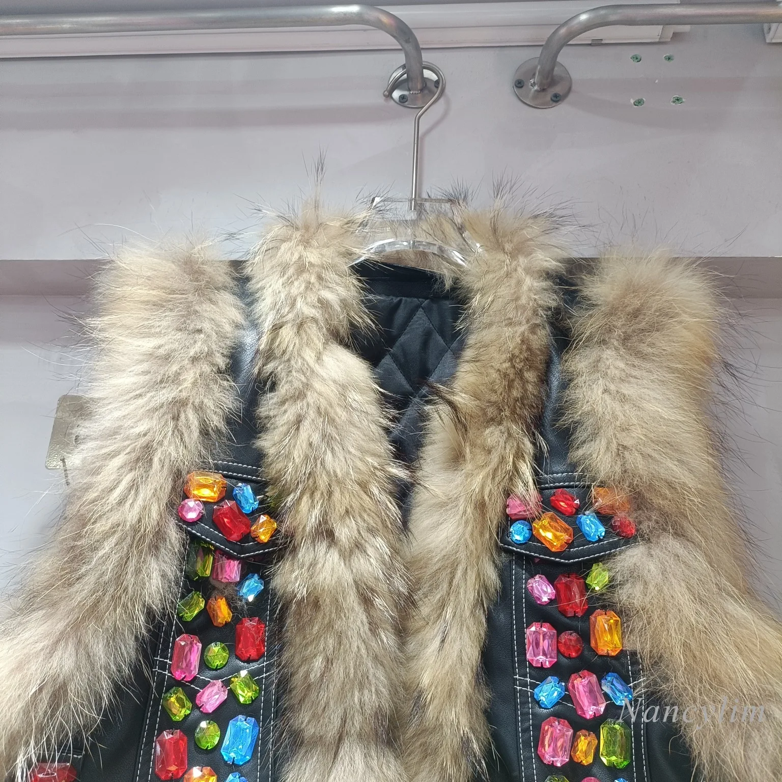 2024 herfst en winter nieuwe zware industrie gekleurde diamant echt bont patchwork PU lederen vest dames straat los vest