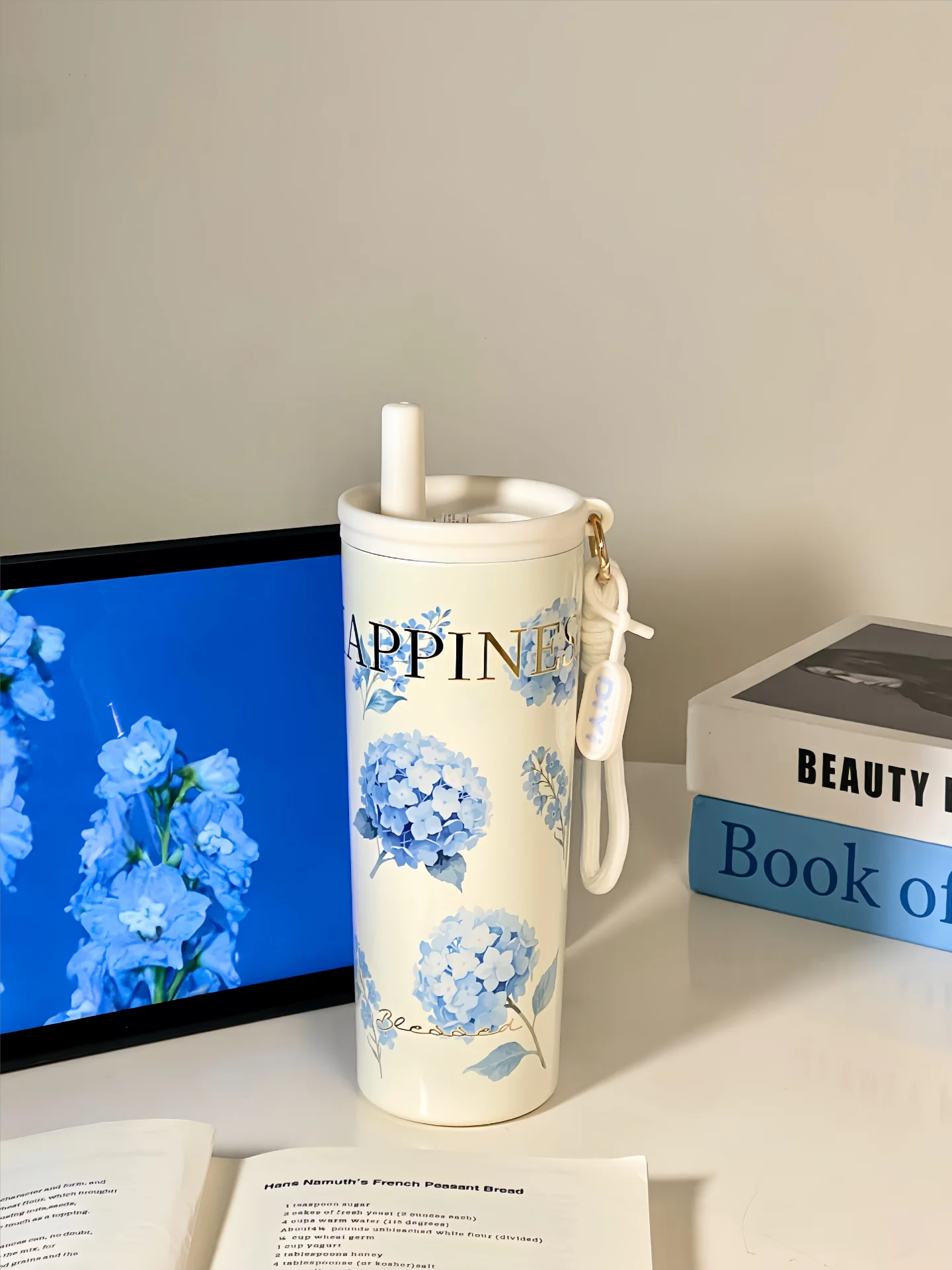 

Большая термокружка с цветочным узором, портативная, для женщин, с высоким эстетическим качеством, новая модель 2025 года, дорожная кружка