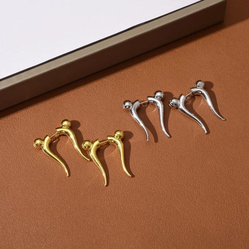 

Fashion Unique Lines Goat Horn Earrings for Men's and Women's Front Back Styles Trendy Daily Wear Jewelry Accessories