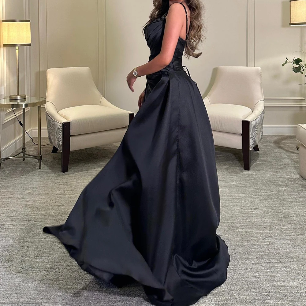 Vestido de fiesta con tirantes finos y escote en forma de corazón de cristal, plisado de tren exquisito personalizado, vestido de noche negro satinado con temperamento