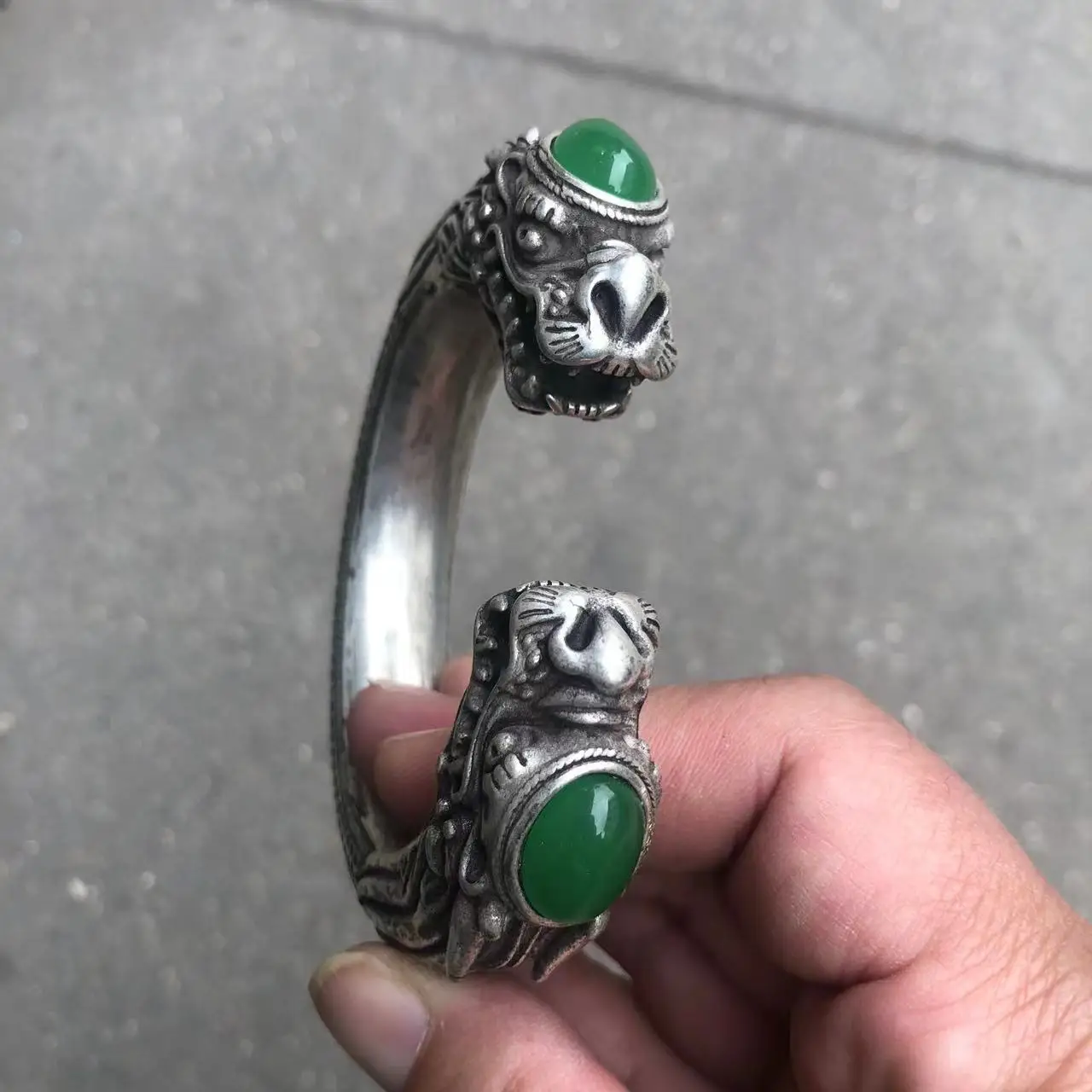 Old Tibet silver Double Dragon inlay green gemstone handmade Bracelet