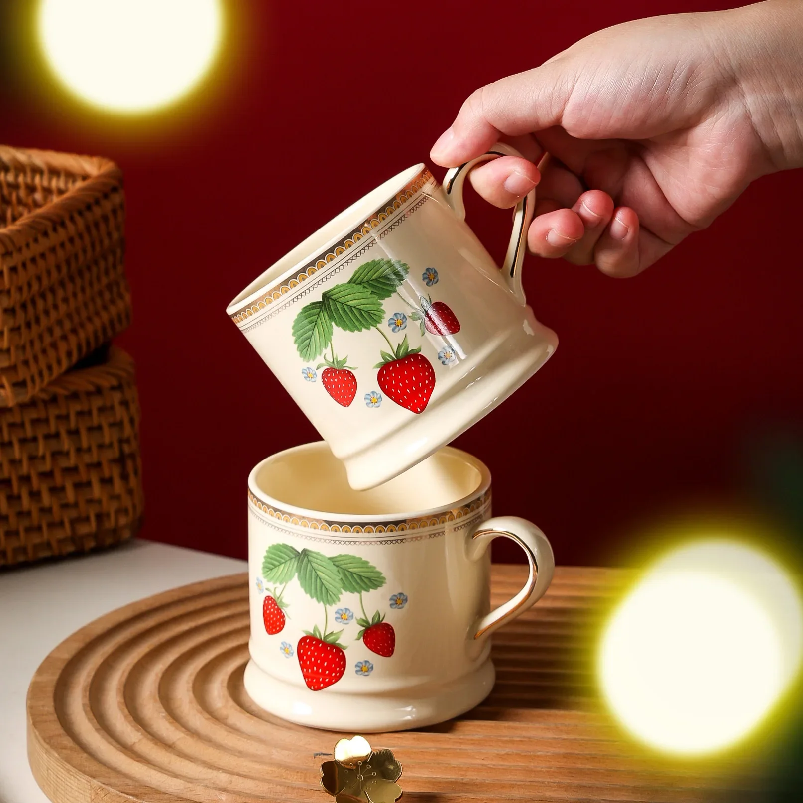French Retro Strawberry Ceramic Cup European High-value Hand-painted Phnom Penh Mug Ins Cute Coffee Cups Water Bottle