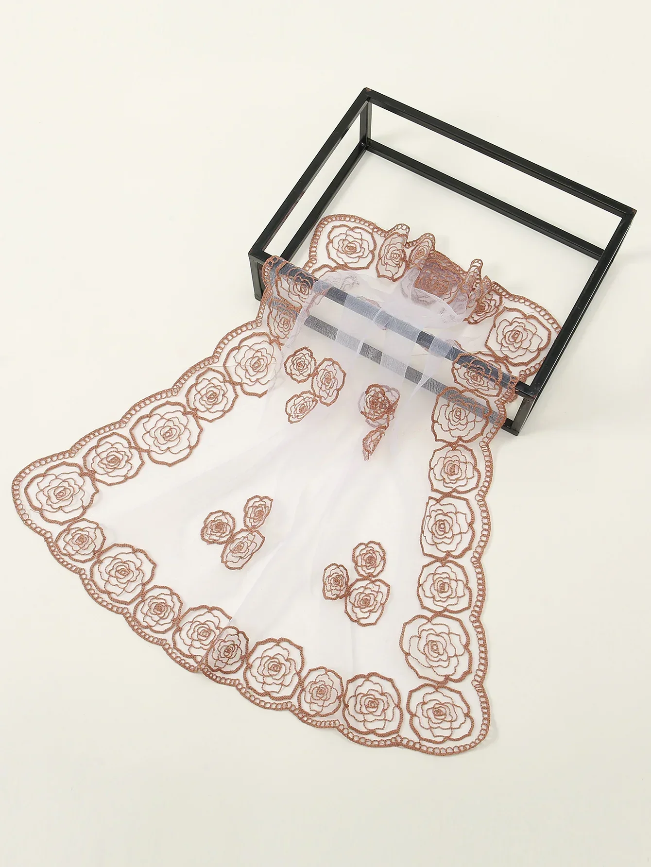 80*80 ซม.ลูกไม้ผ้าพันคอสแควร์สไตล์ Rock เย็บปักถักร้อยดอกไม้แถบคาดศีรษะสุทธิ Breathable Hijab ผ่าน Headscarf ผู้หญิงมุสลิม Veil