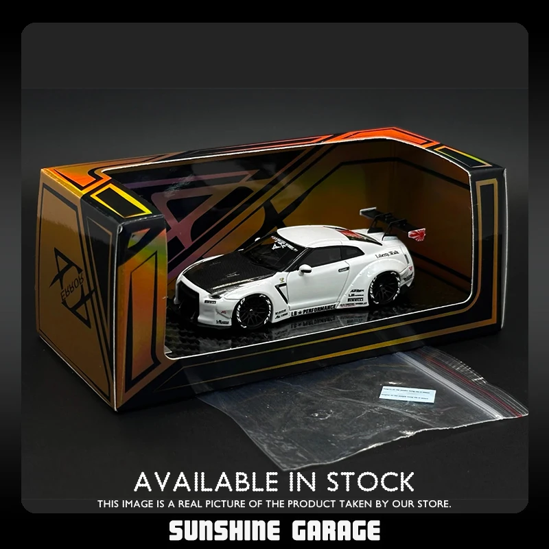 404 خطأ في المخزون 1:64 LBWK GTR R35 غطاء كربون أبيض لؤلؤي راتينج ديوراما نموذج سيارة مجموعة ألعاب مصغرة #1