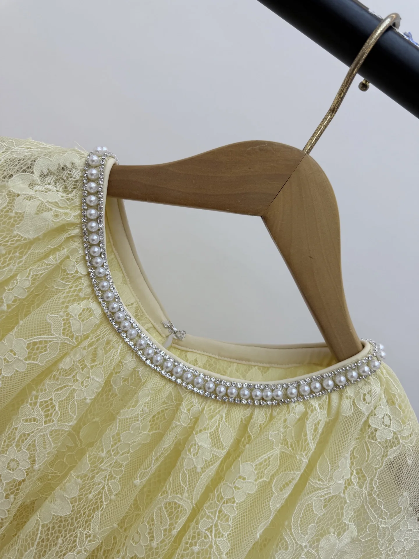 Self-portrait Summer Fashion Light Yellow Elegant Lace Mini Dress Women's Gorgeous Pearl Diamond O-Neck High Waist Short Dresses view 3