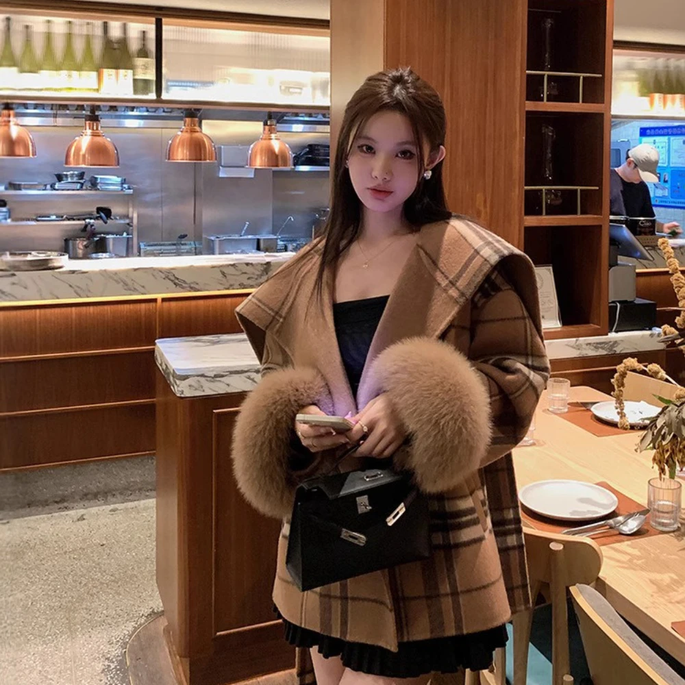 

2025 Autumn Winter New Plaid Cape Double Faced Cashmere Coat Women real Fox Fur collar Wool Blend Tweed Outerwear Female coat