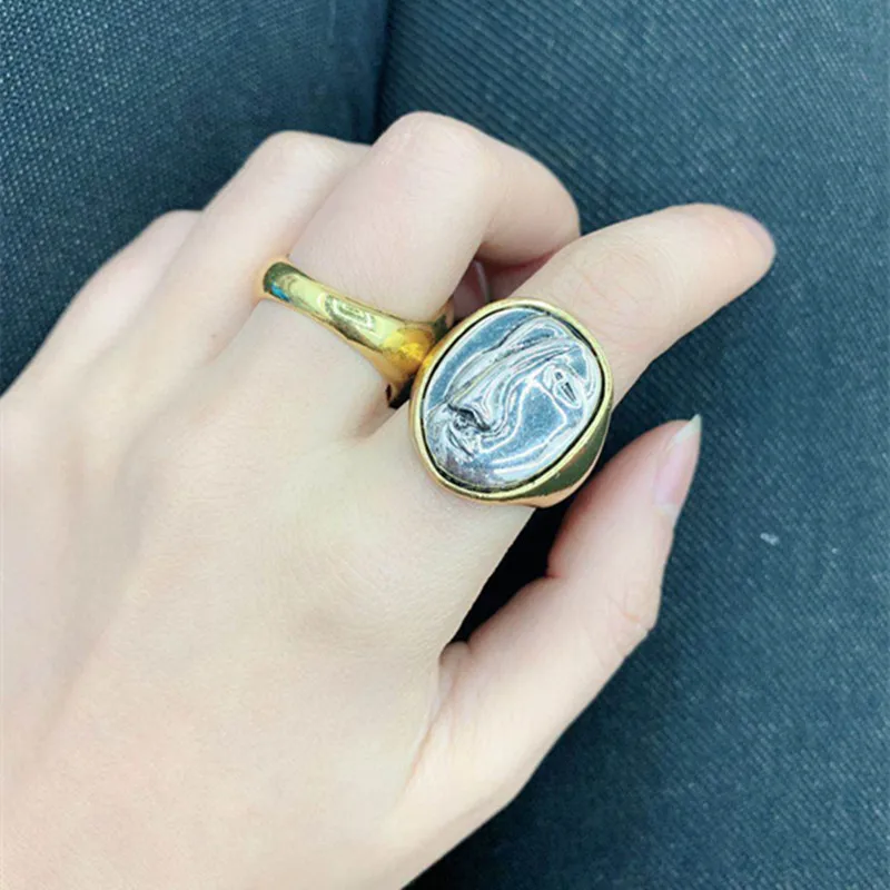 HUANQI Vintage Exaggeration Portrait Big Round Rings Personality Geometric Finger Rings for Women Girls Party Jewelry Gifts