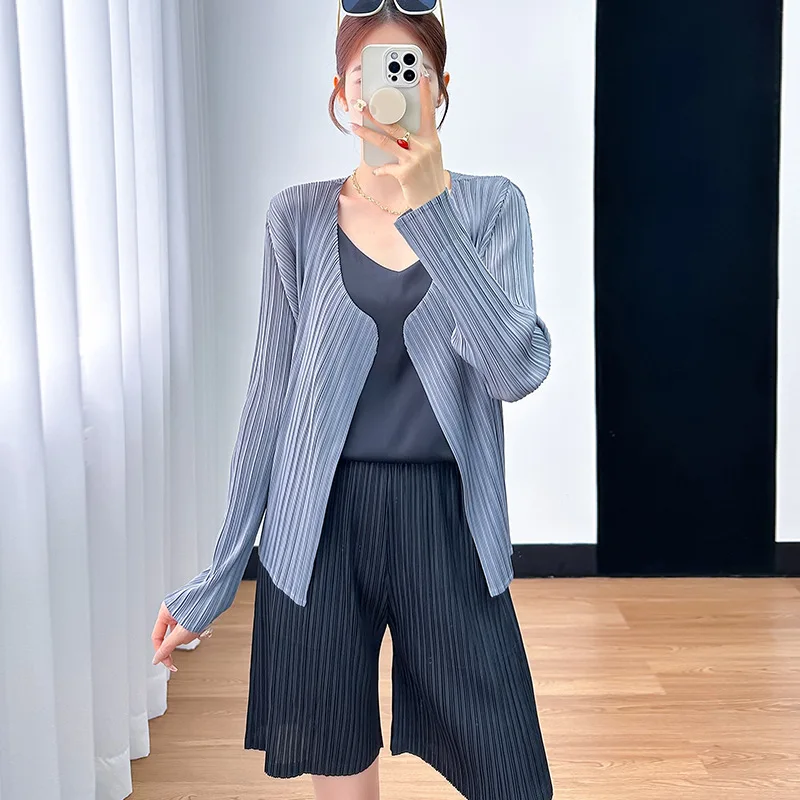 

Miyake 2025 Summer Women's Suit Slim Temperament Versatile Jacket Casual Solid Colour Versatile Straight Shorts Two-piece Set