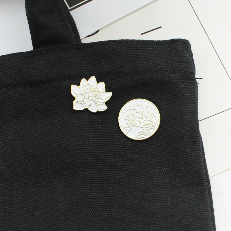 Lotus Great Wave Round Pins Brooch  Lotus Flower Seaside Wave Star Moon Ocean Plant Enamel Pin Hat Coat Lapel Brooch Gifts brosa