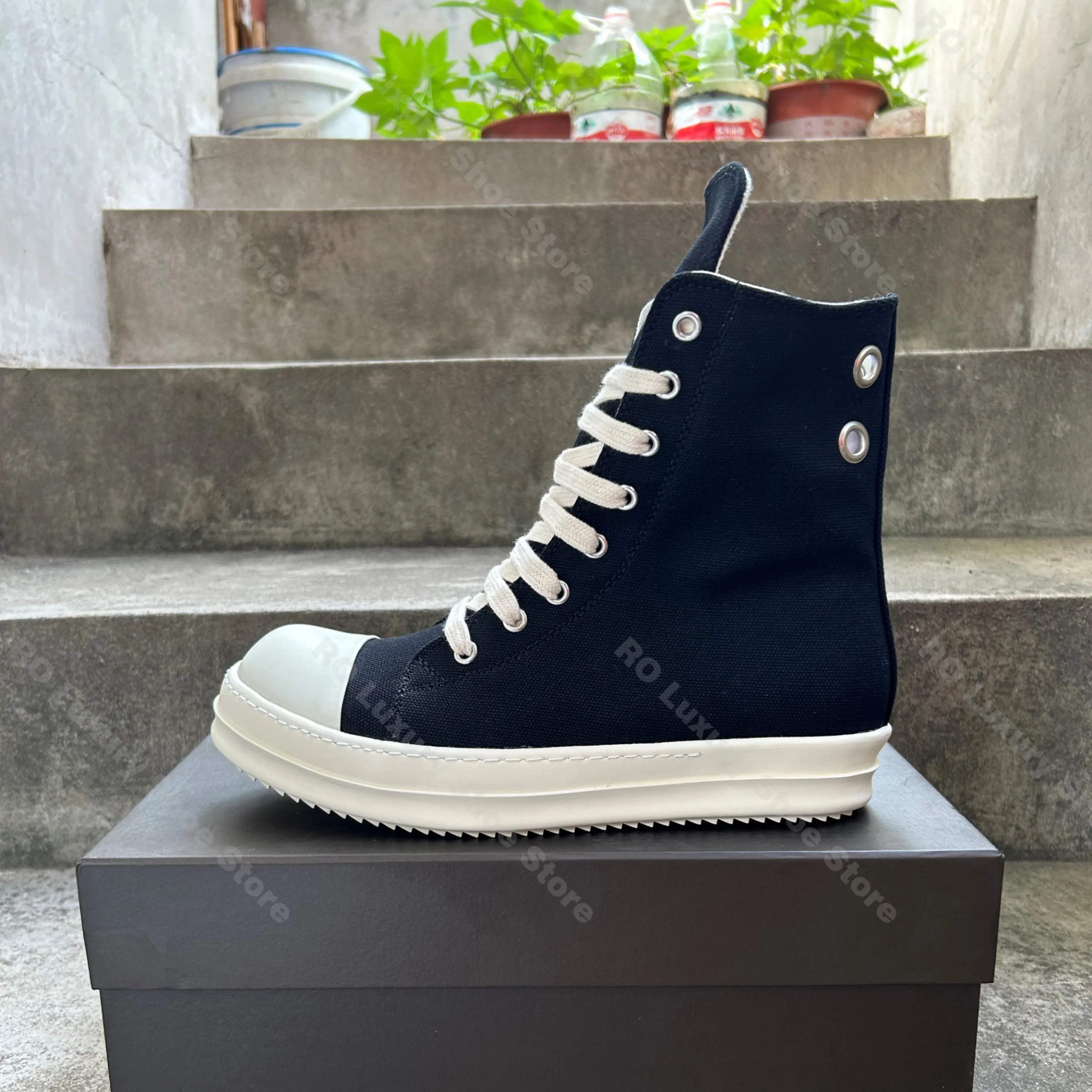 Classic Canvas Women Sneaker High Top Men Shoe Designer Follow Engaging Trainer Metal Hole Luxury Ankle Boot Black Platform Shoe