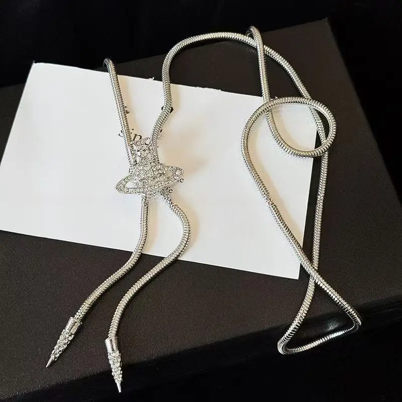 قلادة مخروطية زحل مرصعة بالألماس قابلة للتعديل للنساء؛ سلسلة الترقوة الفاخرة ذات ملمس راقي؛ الاتجاه الأوروبي والأمريكي