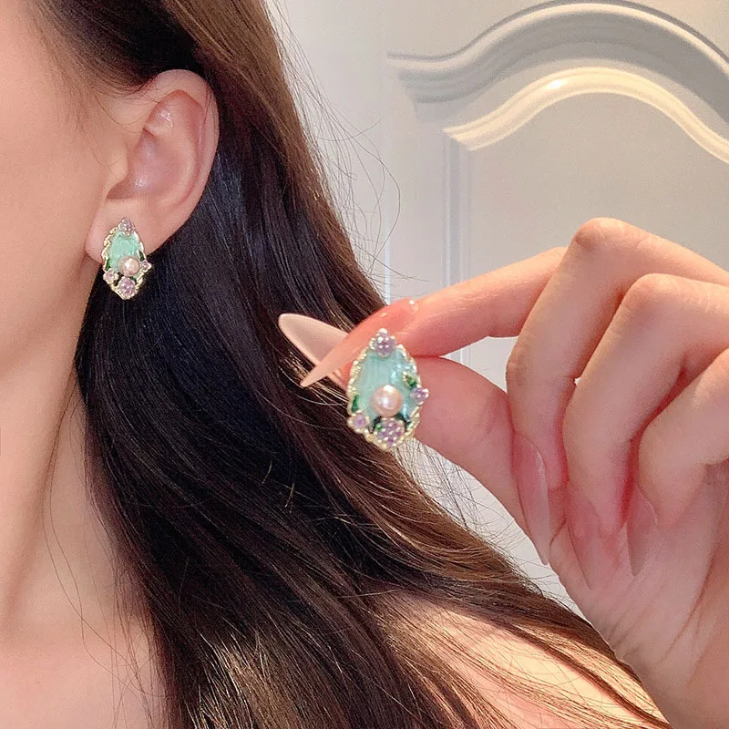 

Vintage Flower Pearl Stud Earrings for Women Girls Korean Retro Statement Earring Wedding Party Fashion Jewelry Accessories Gift