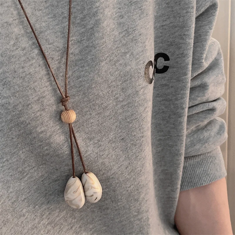 

Vintage Braided Rope Clavicle Chain Sweater Chain Irregular Water Droplet Resin Pendant Necklace for Women Jewelry Gift