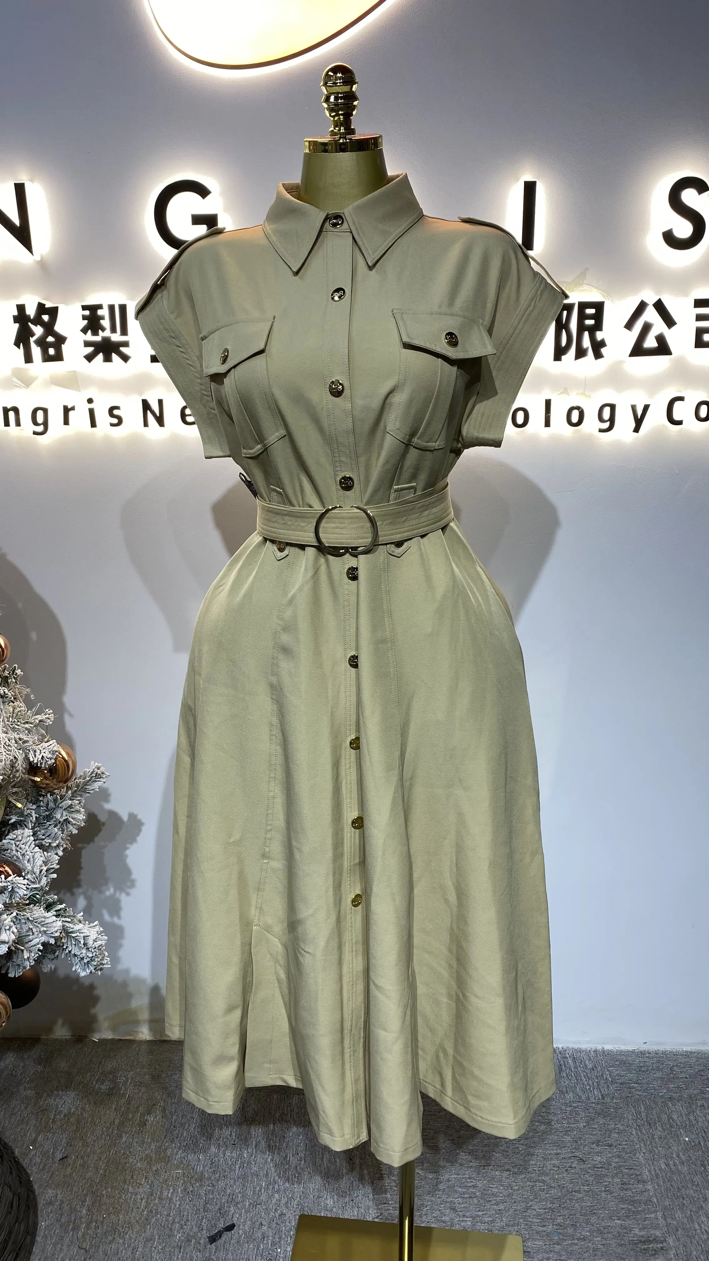 

Cotton linen maxi dress, elegant and retro, sleeveless button-down shirt with eco-friendly belt.-GZXX411