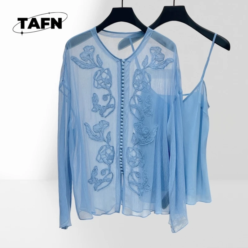 라운드 넥 싱글 브레스트 편안하고 절묘한 아름다운 단순 틈새 25 새로운 고급 질감 레이스 킹 A40203