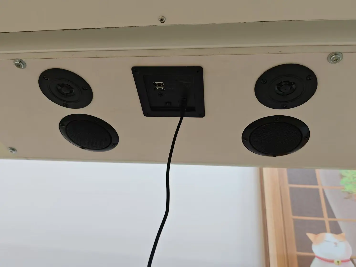 Moderner Design-Lautsprechertisch aus gehärtetem Glas, USB-/Typ-C-Anschlüsse, kabelloses Laden, multifunktionale Audiomöbel für Zuhause/Büro