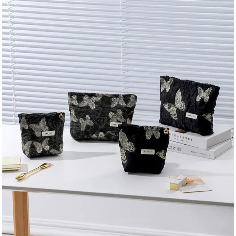 

Chinese style golden silk butterfly daily matching cosmetic bag large capacity high-end skin care product storage clutch