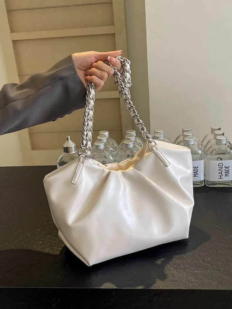 

2025 New Stylish Soft Leather Tote Bag for Women Large Capacity Casual Shoulder Bag W/ Chain Versatile Work Commuter Handbag