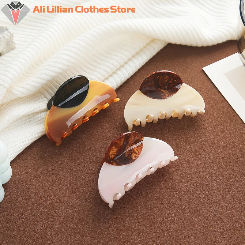 

Elegant Vintage French Hair Clip Two-Tone With Wood Grain & Marbled Design Perfect For Casual Daily Dressing Cute Hair Clips