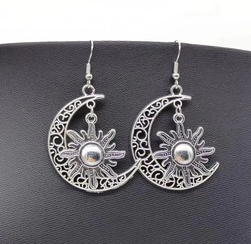 

1PC New Moon Earrings Sun dawn Earrings Sun Moon Command Chain Earrings sky pendant tangled inspired jewelery F1638