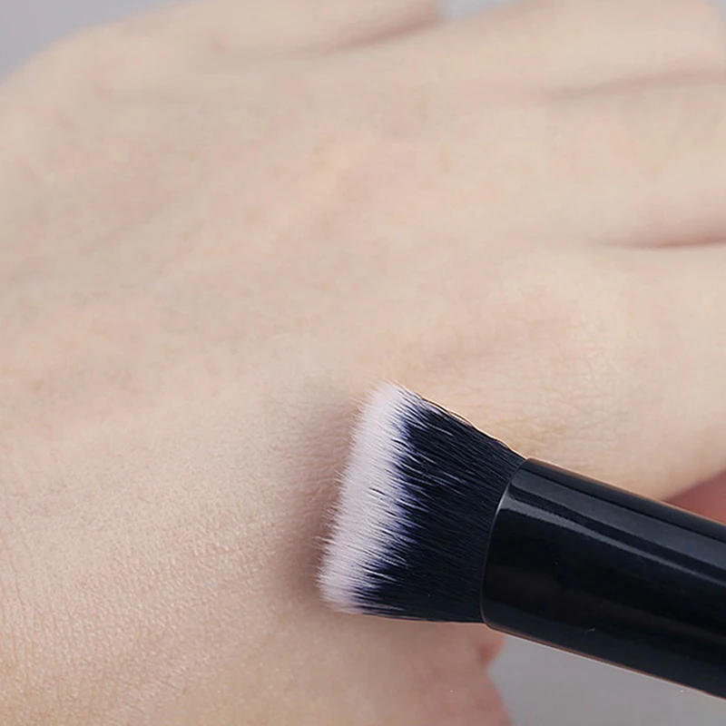 Pincel corretivo multifuncional com 2 camadas, ferramenta cosmética para base líquida e creme de contorno, 1 unidade