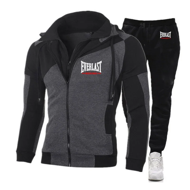 

In the autumn and winter of 2025, a comfortable and sporty outfit featuring a cardigan, a sweatshirt and sweatpants is in vogue