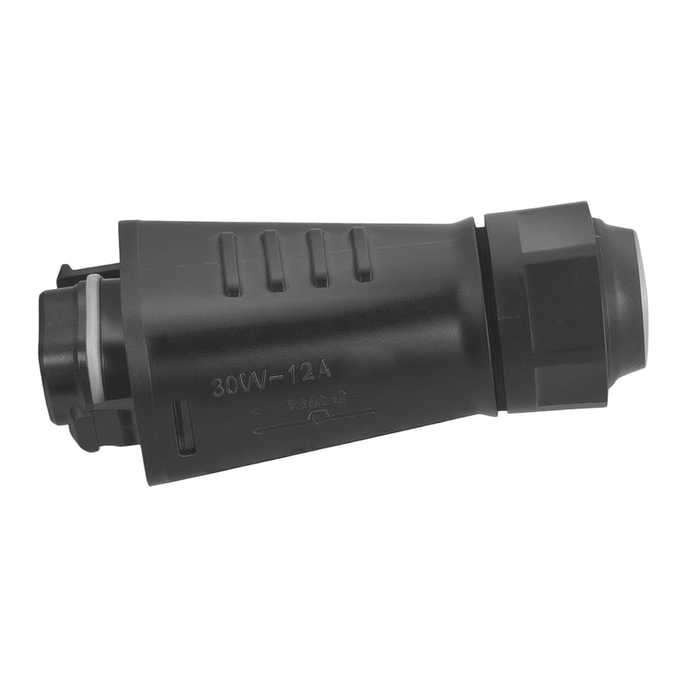 3 Pin BC05 Field Connector for Solar PV Installations IP68 Rated for Harsh Environments PP Material 13.5 cm x 3.8 cm x 2.5 cm