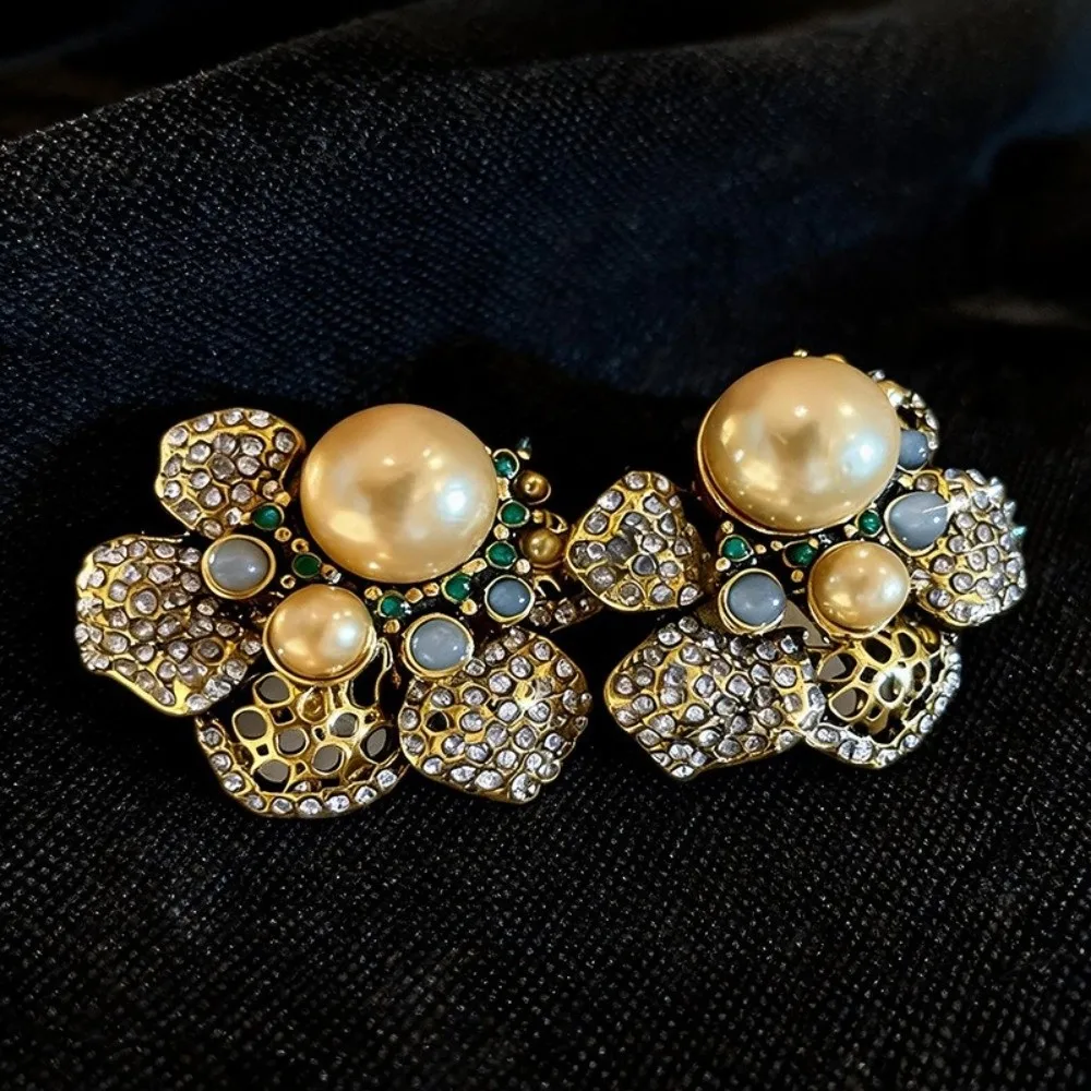 1 Pair Silver-Tone Flower Pearl Earring Rhinestone Embellishment Flower Shape Vintage Stud Earring Stud Post Pearl Embellishment