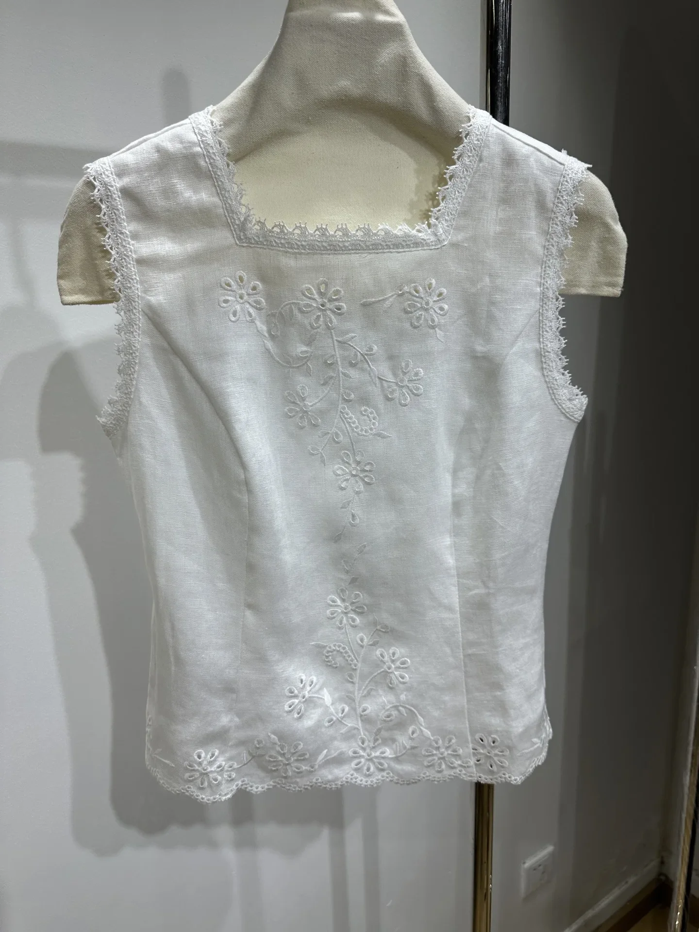 

Summer Women White Tank Tops Hollow Out Embroidery Sleeveless Square Collar Casual Linen Vest