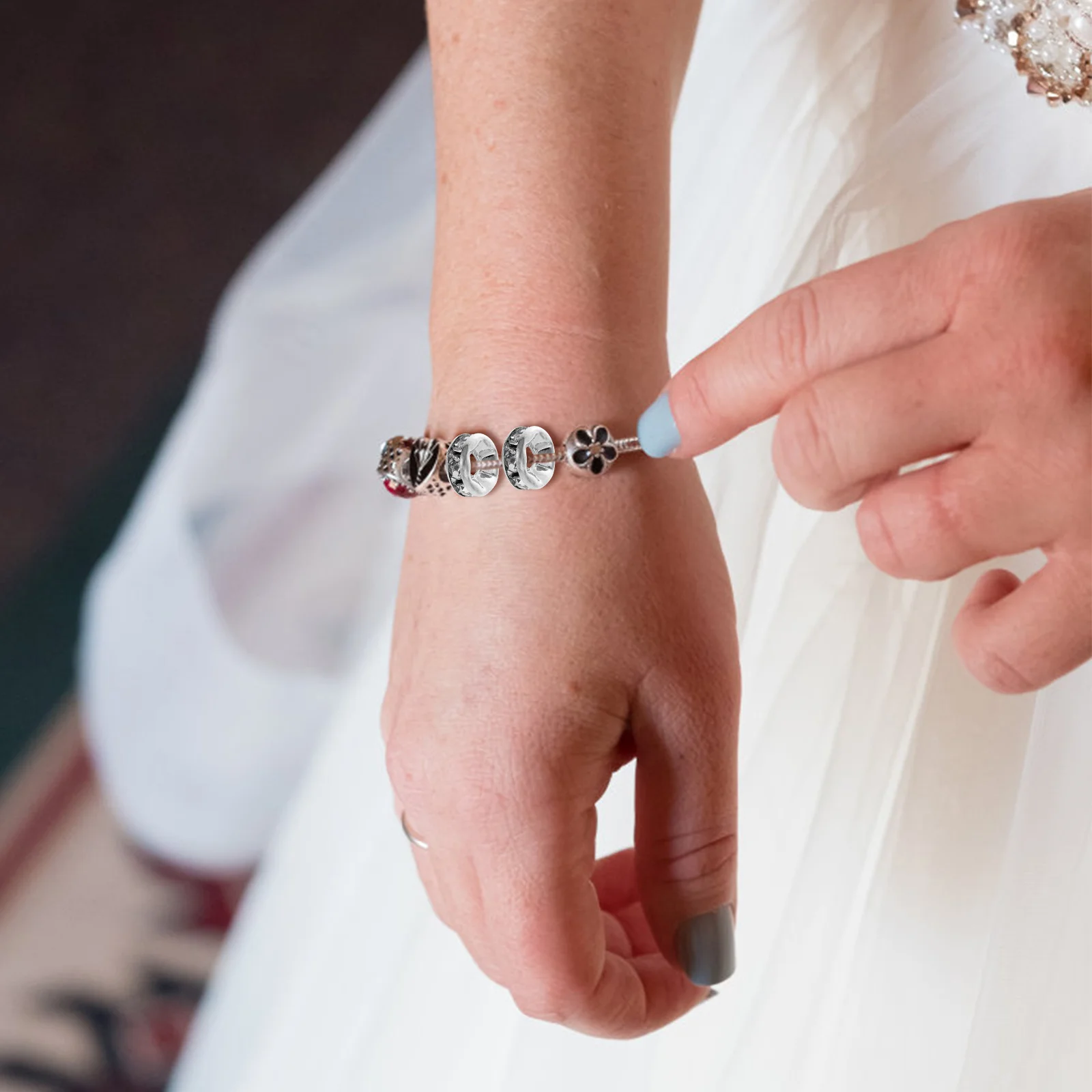 

250Pcs Jewelry Spacer Beads Wheel-Shaped Handmade Durable Round Jump Rings for DIY Bracelet Earring Bracelet Spacer Charms