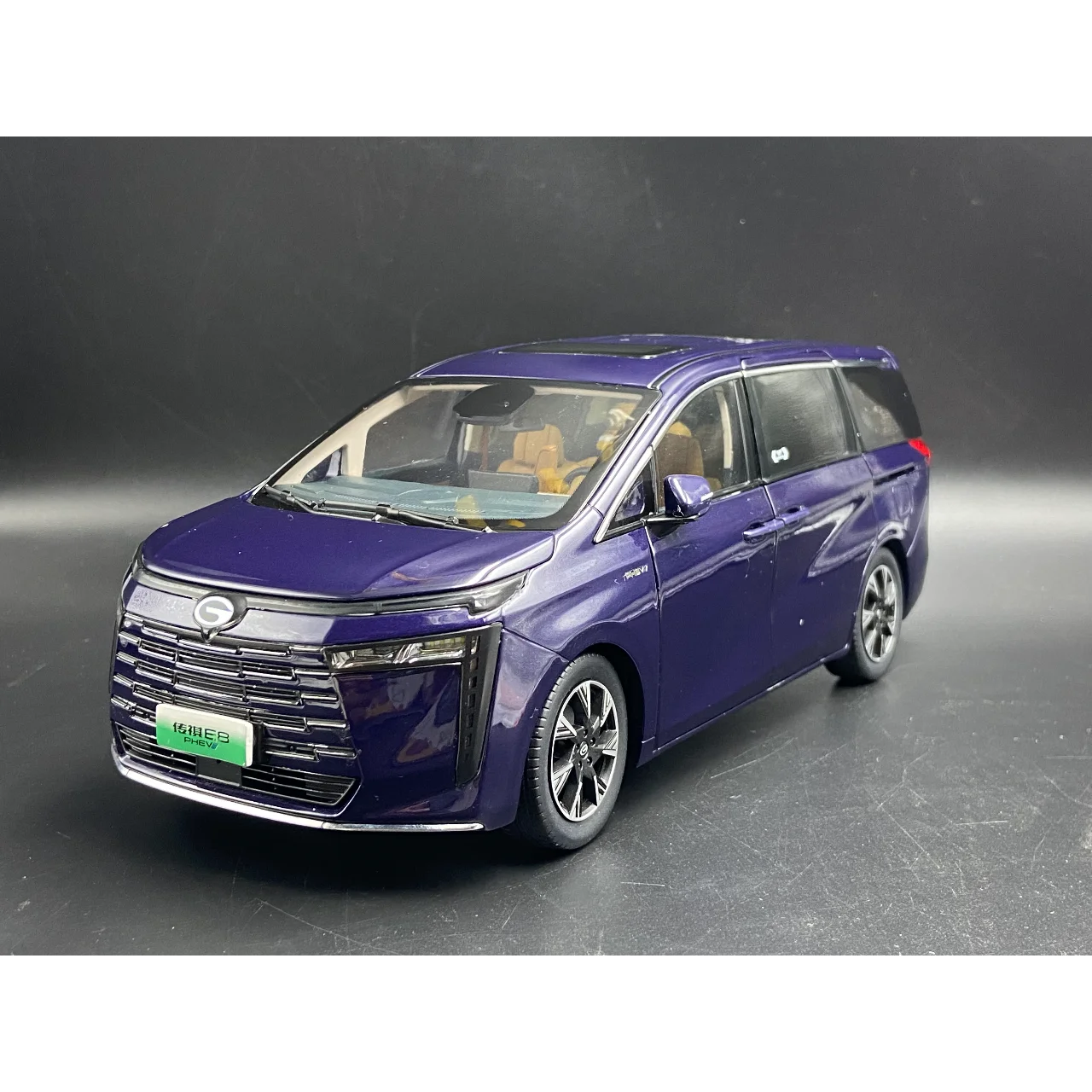 

Литой под давлением масштаб 1:18 GAC Trumpchi E8 PHEV новая энергия MPV модель автомобиля из сплава Коллекционная игрушка в подарок сувенир дисплей орнамент