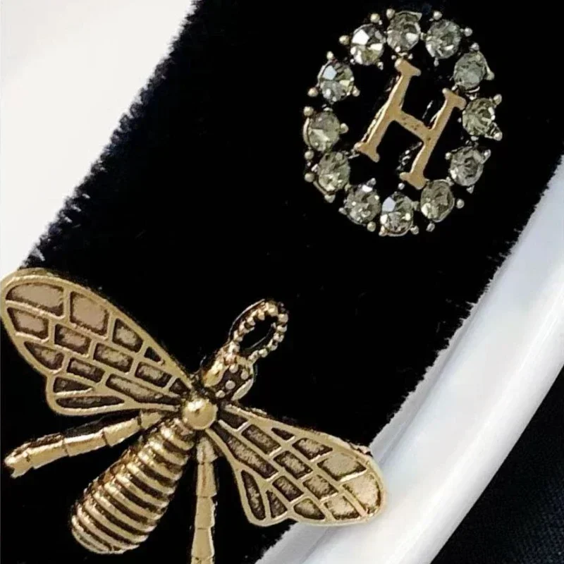 Korean New Vintage Bee Rhinestone Banana Hair Clip for Women Retro Velvet Letter Vertical Clamp Jewelry Accessories Cheveux